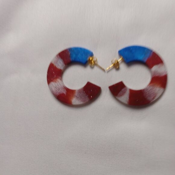 CLEARANCE Red, white and blue resin hoop earrings - Picture 5 of 5